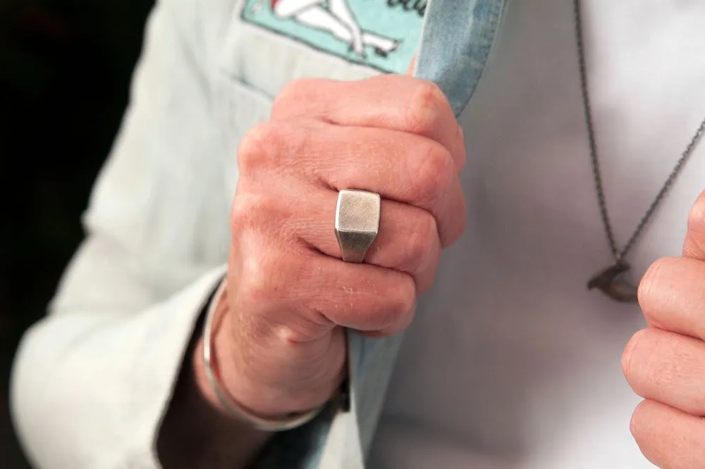 #023 - Signet Ring Square