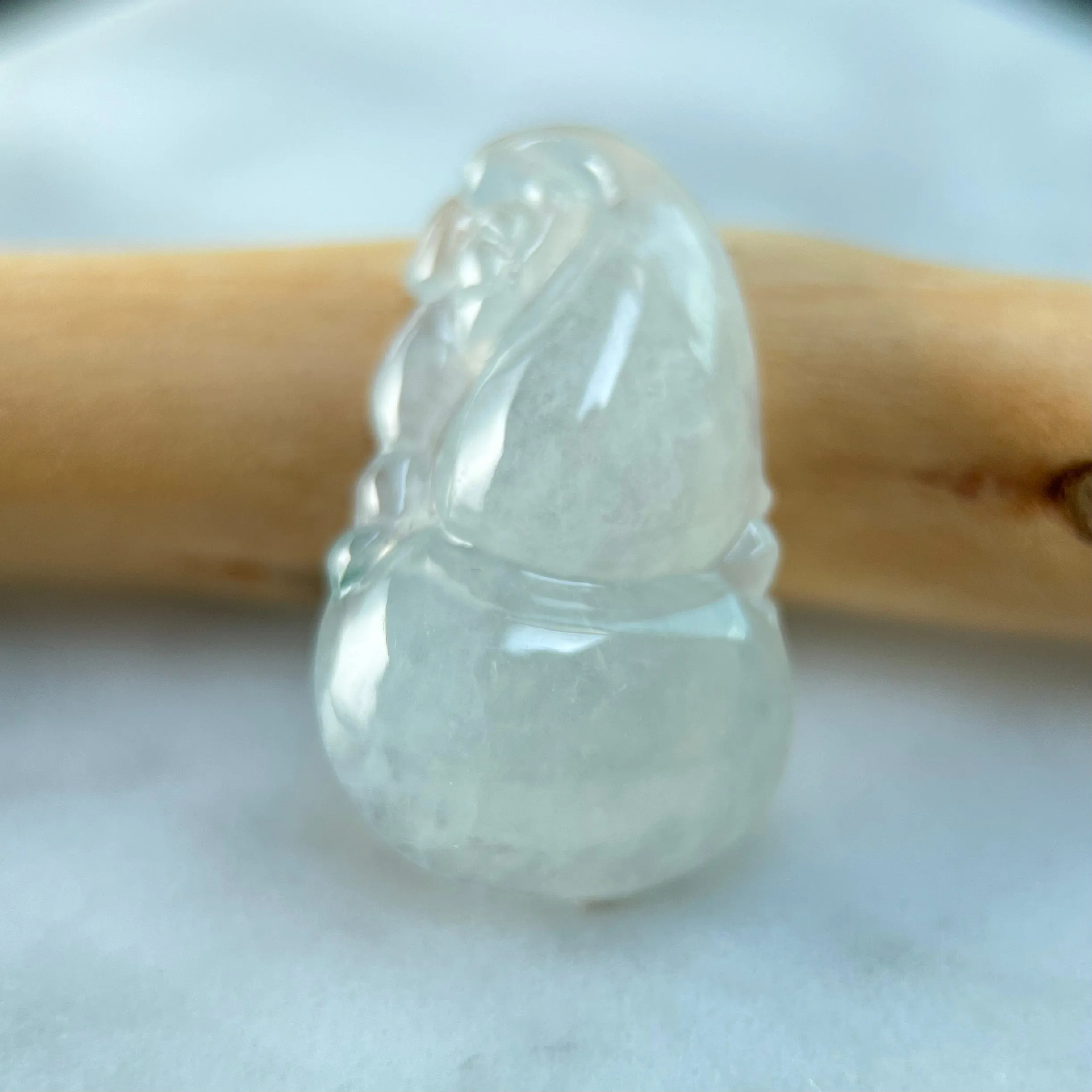 11533 Icy White Jade Gourd Hulu