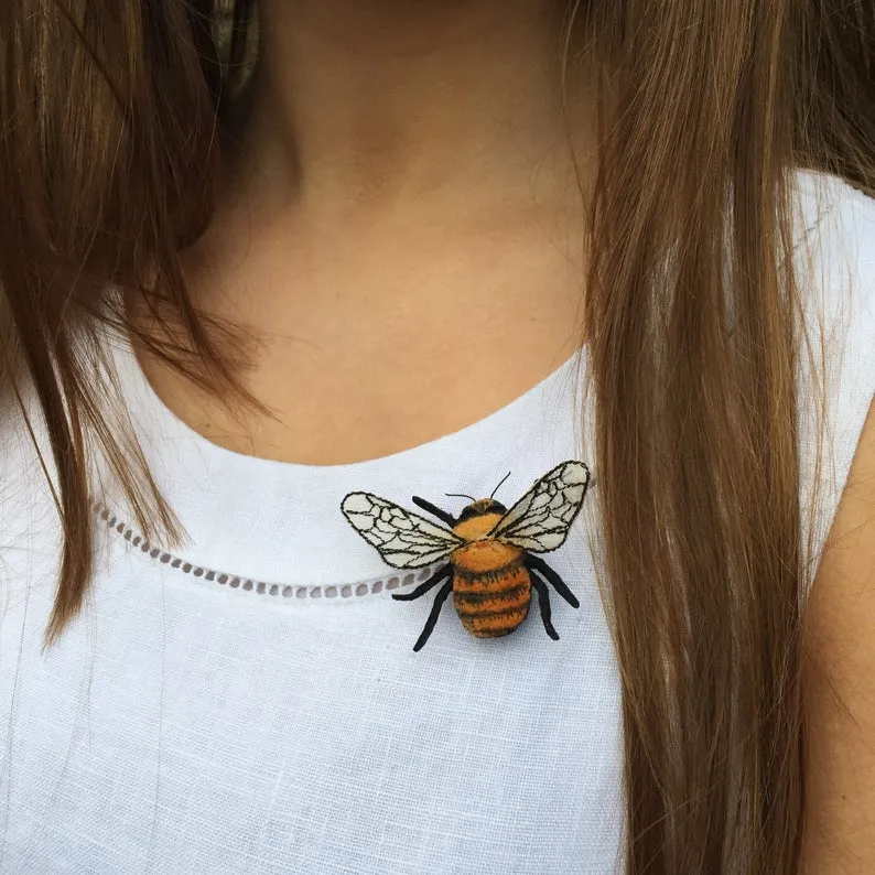 Bumblebee Brooch - Common Carder Bee