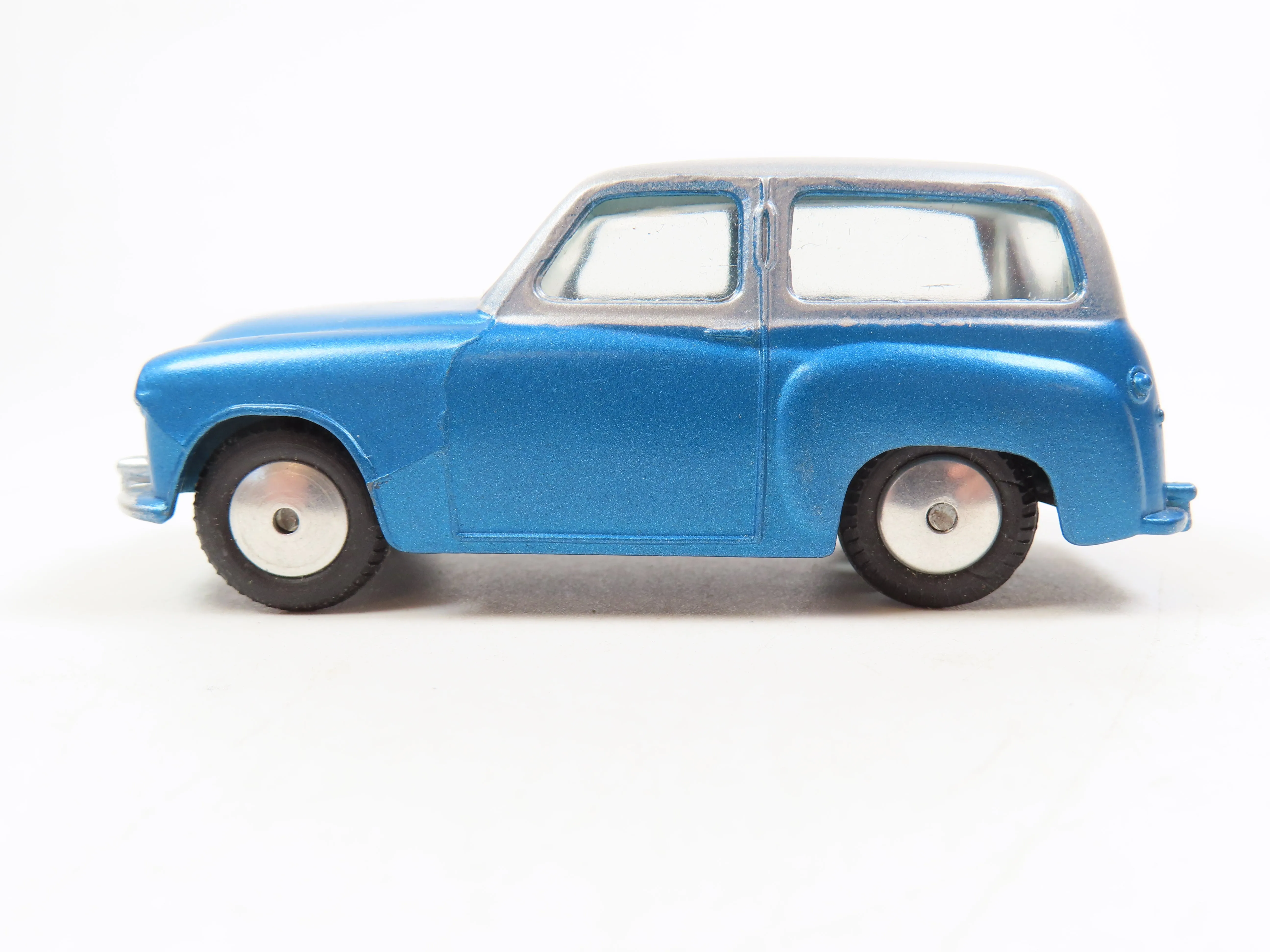 Corgi 206 Hillman Husky, Mint!