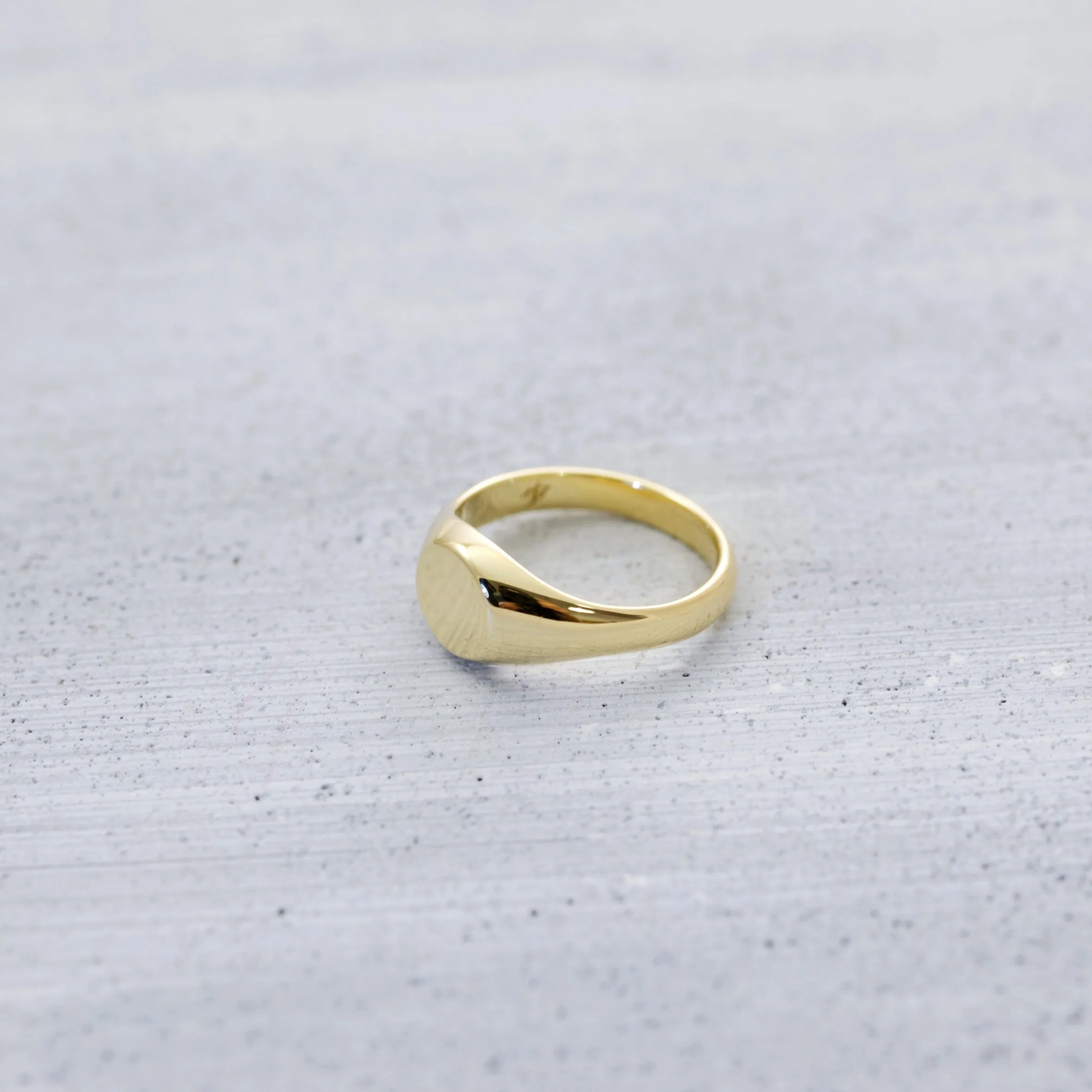 Dainty signet Ring - Silver