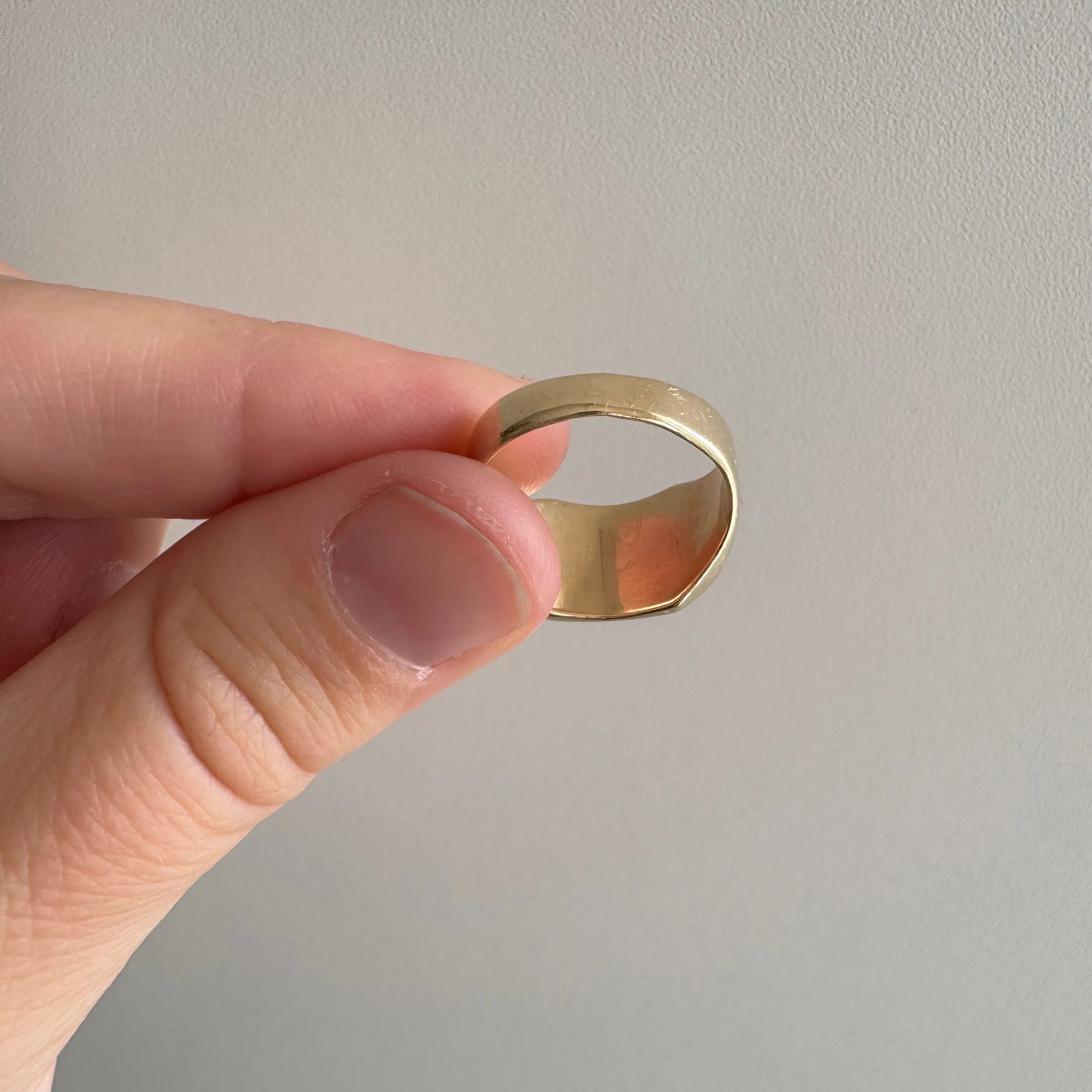 reimagined V I N T A G E // the best witch / 10k witch flying on a broom in the night sky signet ring / size 6.5