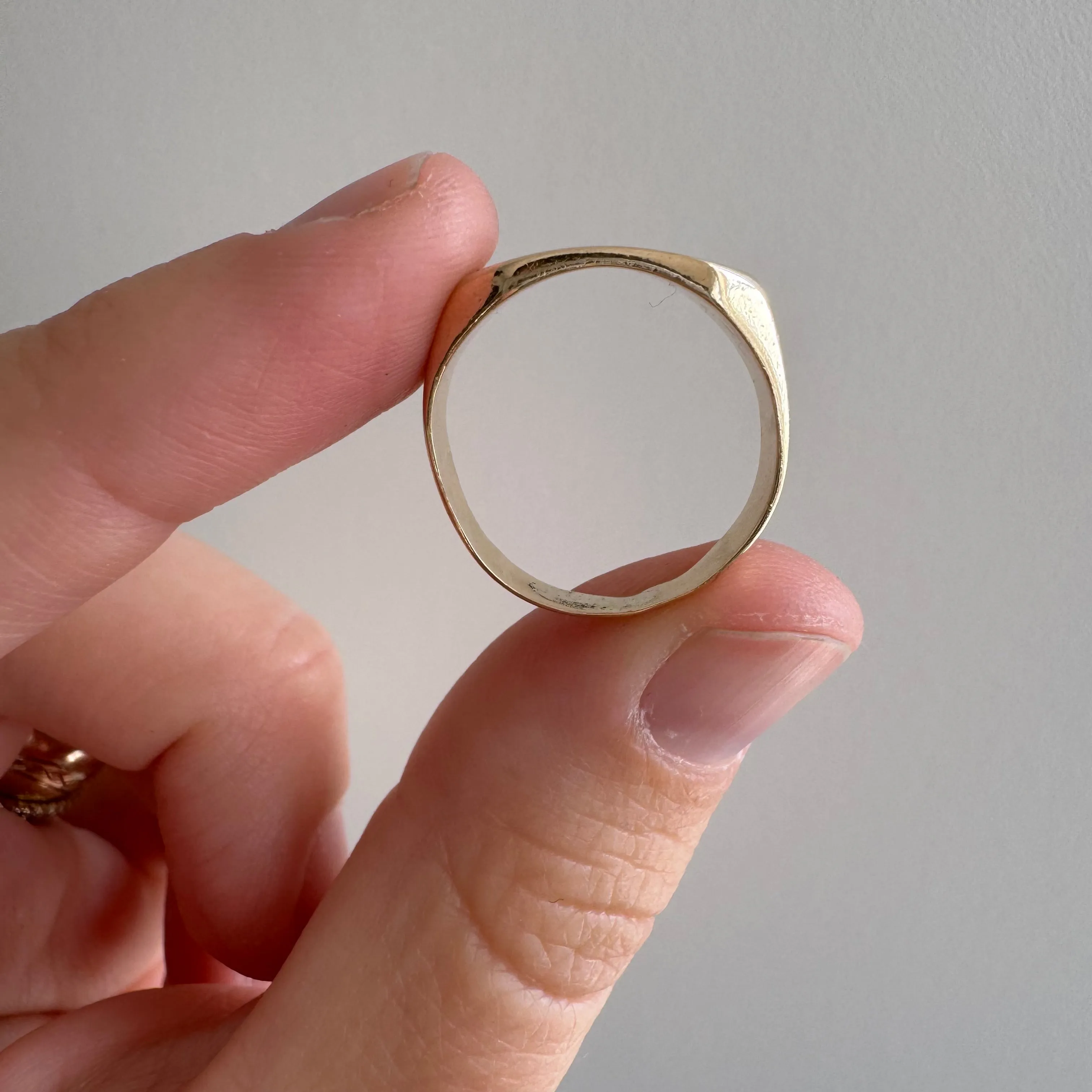 reimagined V I N T A G E // the best witch / 10k witch flying on a broom in the night sky signet ring / size 6.5