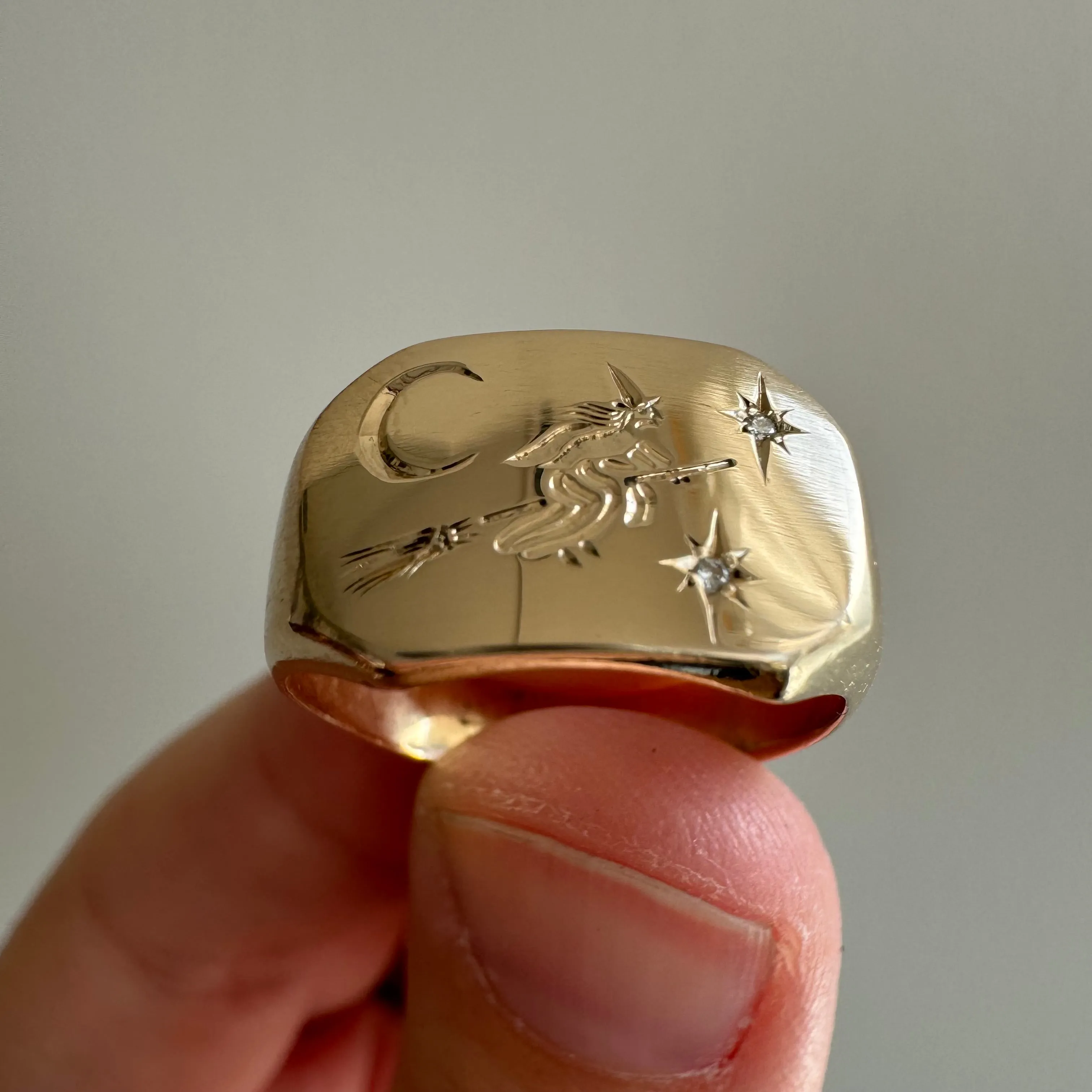 reimagined V I N T A G E // the best witch / 10k witch flying on a broom in the night sky signet ring / size 6.5